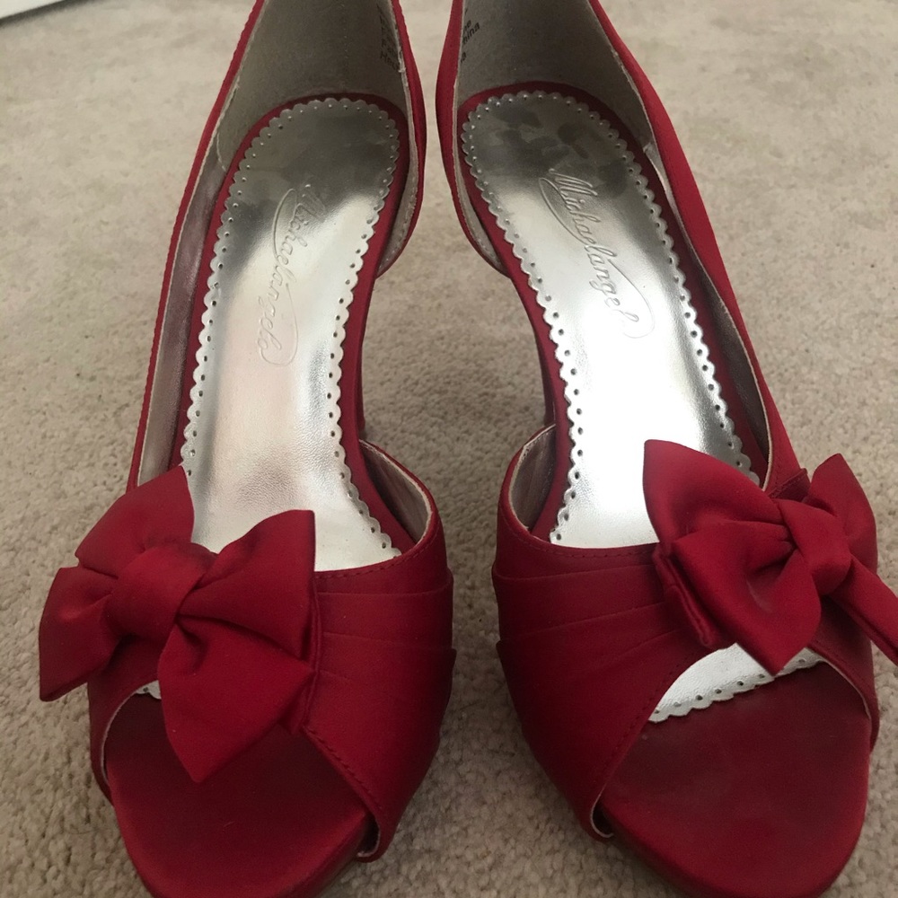 BEAUTIFUL RARE RED SHOES WITH BOWS